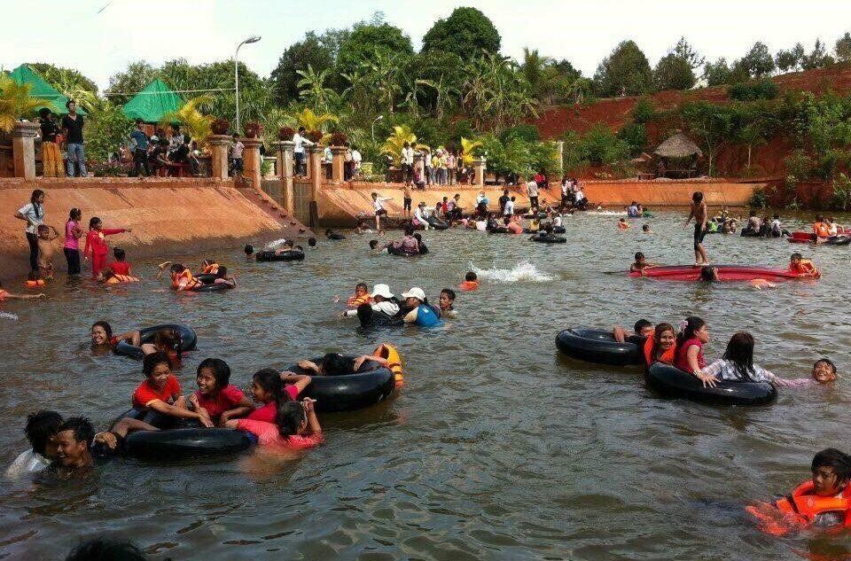 រមណីយដ្ឋាន​កែច្នៃ​នាគ​ខ្មៅ
