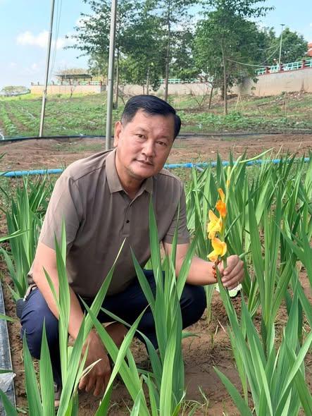 ស្វាគមន៍មកកាន់សួនផ្កាចំរុះព័ណ៌ក្រុងកំពង់ចាម